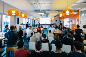 Corporate Fotograf Hessen – Messe Businessfotografie Stand